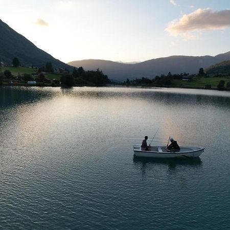 Loken Camping - Trivelig Og Idyllisk Ved Vannet Hotel Olden Exterior photo