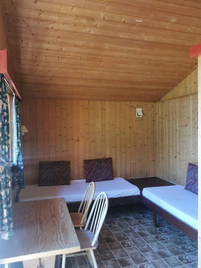 Loken Camping - Trivelig Og Idyllisk Ved Vannet Hotel Olden Exterior photo