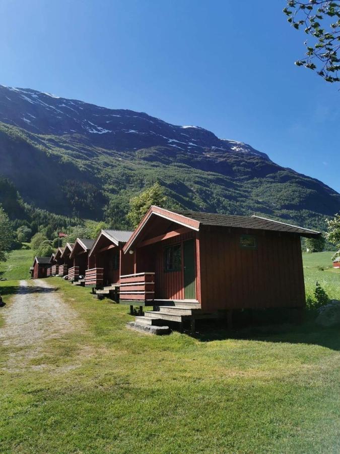 Loken Camping - Trivelig Og Idyllisk Ved Vannet Hotel Olden Exterior photo
