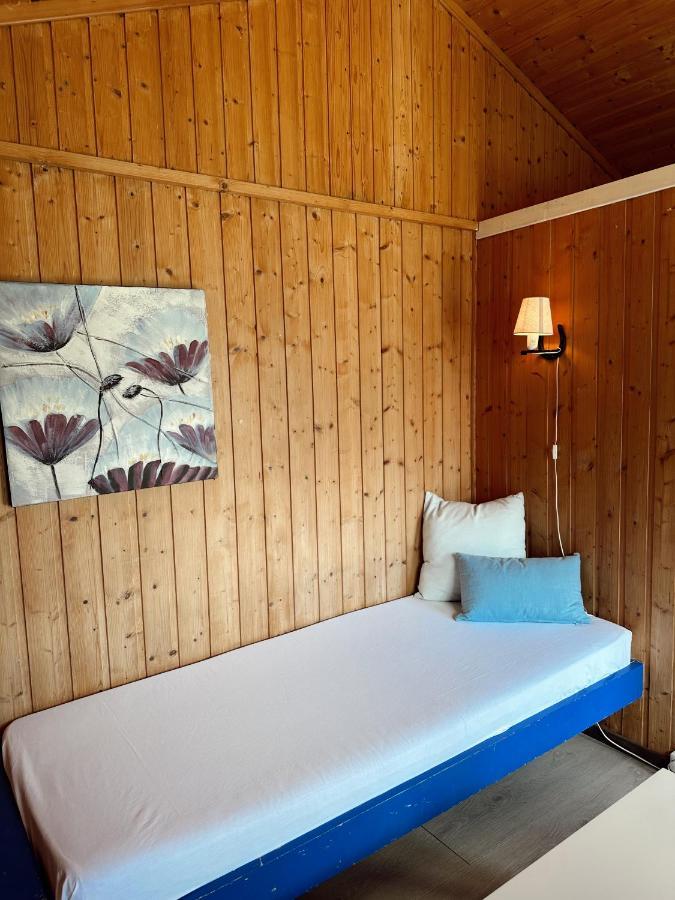 Loken Camping - Trivelig Og Idyllisk Ved Vannet Hotel Olden Exterior photo